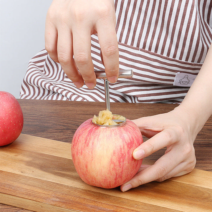 "Eleganta rostfria stål fruktkärnavskiljare med ergonomiskt handtag, perfekt för snabb och enkel fruktberedning i köket."