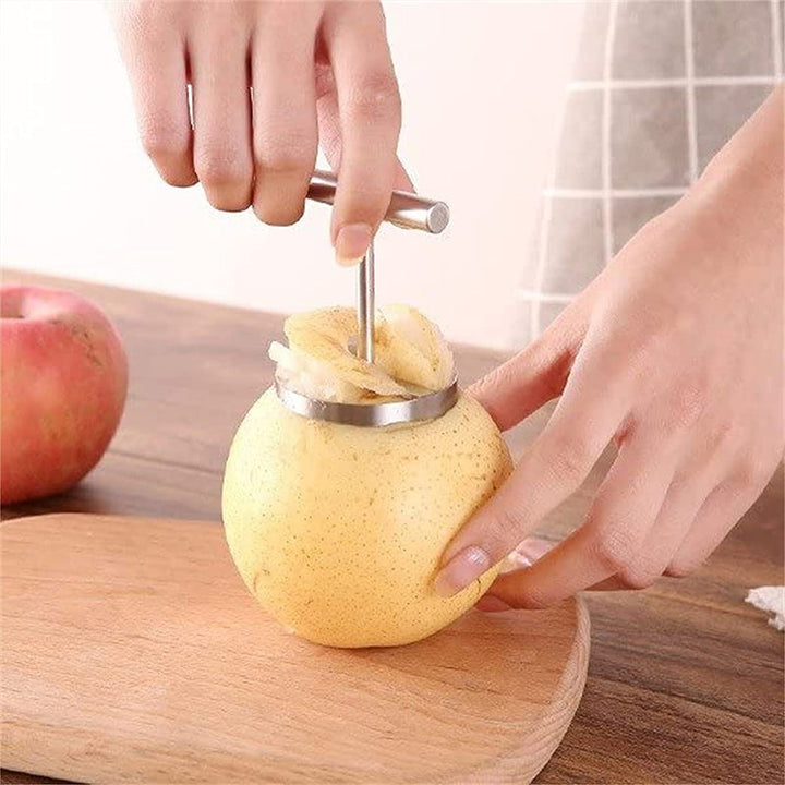 "Eleganta rostfria stål fruktkärnavskiljare med ergonomiskt handtag, perfekt för snabb och enkel fruktberedning i köket."