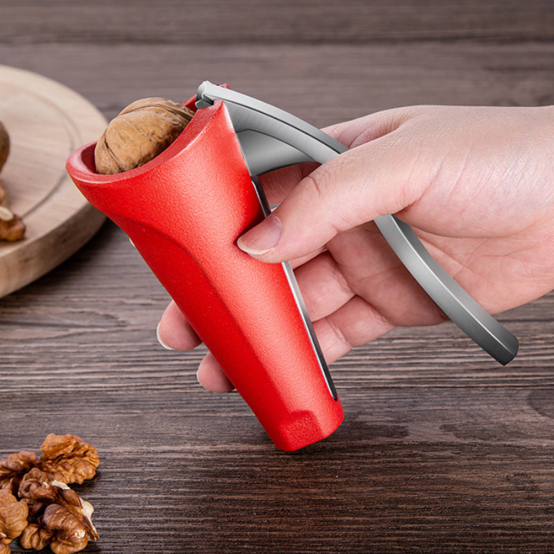 "Ergonomisk nötknäckare i röd och svart aluminium med böjt handtag och tandad design för enkel nötknäckning"