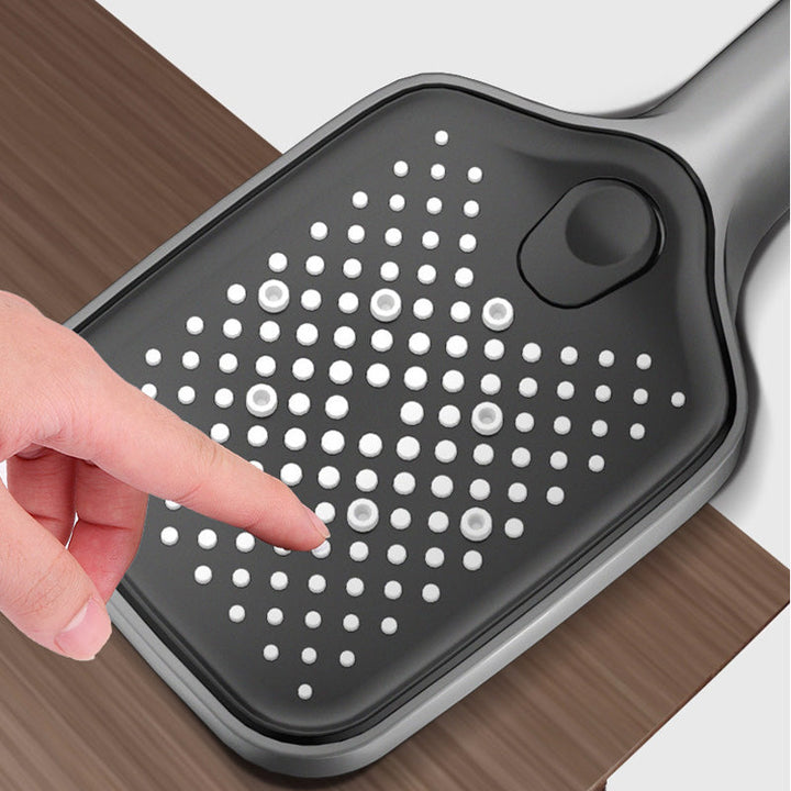 Ergonomiskt duschhuvud med flera spraylägen och bekvämt grepp, i grå-silver-svart färg, för en lyxig duschupplevelse.