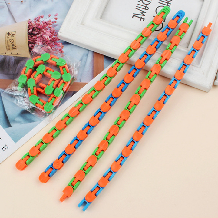"Färgglad länkspårar snap och klick fidget leksak med 24 vridbara länkar för kreativ stresslindring och lek"