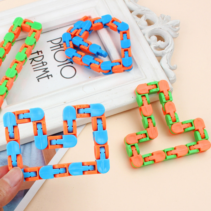 "Färgglad länkspårar snap och klick fidget leksak med 24 vridbara länkar för kreativ stresslindring och lek"