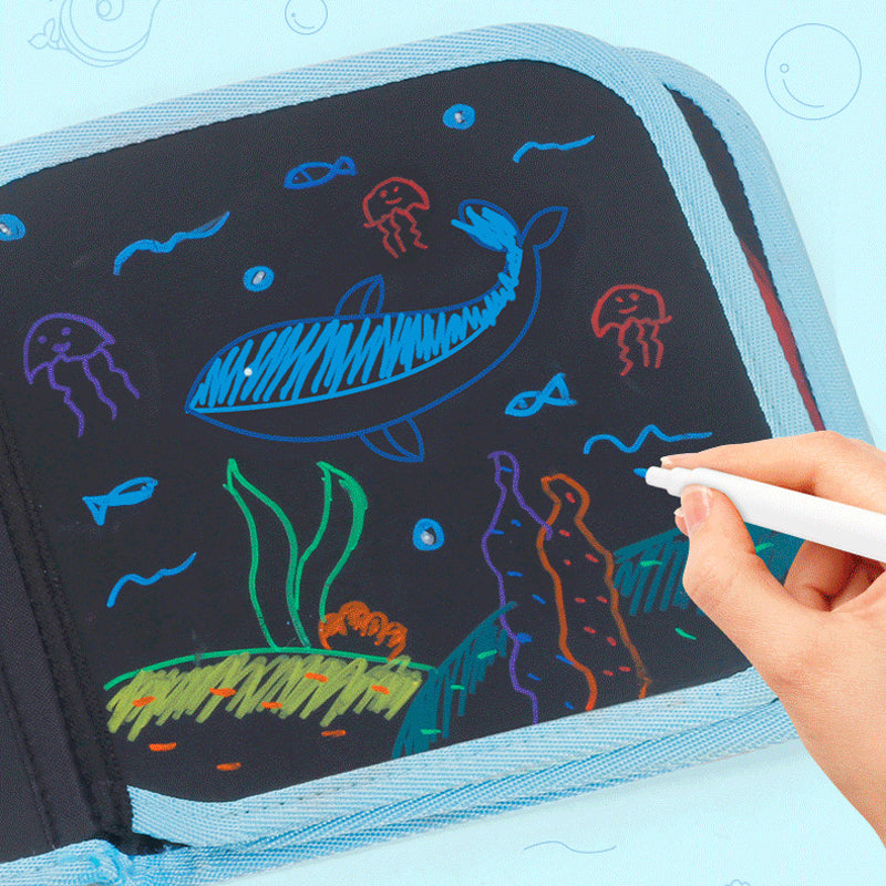 "Färgglad magisk ritbok för barn, med 12 tvättbara kritor, uppmuntrar kreativitet och är bärbar för resor."