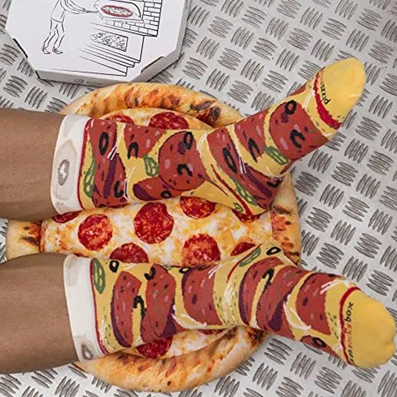 "Färgglada pizza-strumpor, 4-pack, i kreativ pizzakartong för vuxna. Accessoar för lekfull stil och personlig uttryck."
