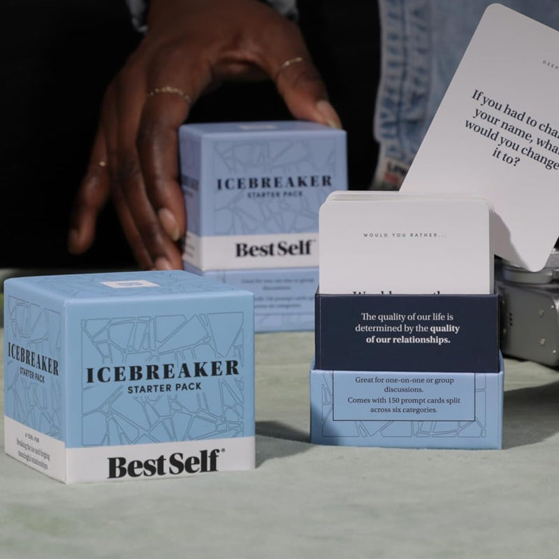"Färgglatt interaktivt kortspel för samtal med 150 frågekort, perfekt för att stärka relationer och kommunikation."