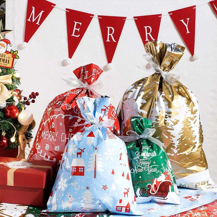 "Festlig julpresentpåse med dragsko, röd och grön mönster, säker förslutning, perfekt för gåvor och dekoration."