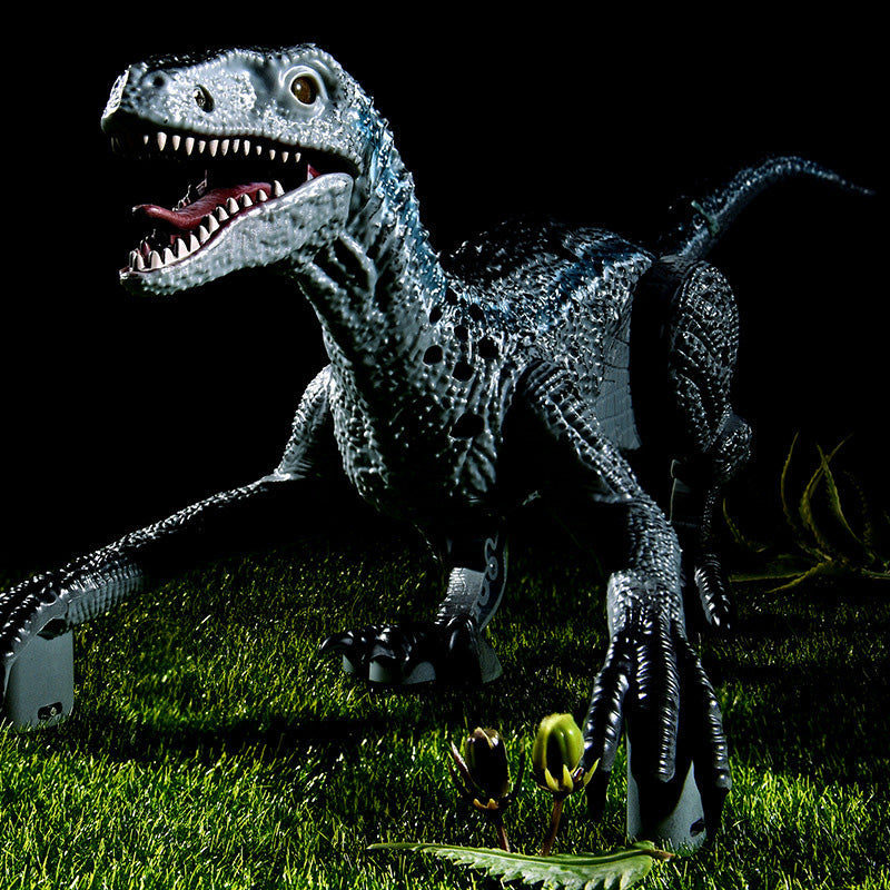 Fjärrstyrd velociraptor leksak för barn. Realistisk design med 3D-ögon, skal och tänder. Perfekt för fantasifulla äventyr.