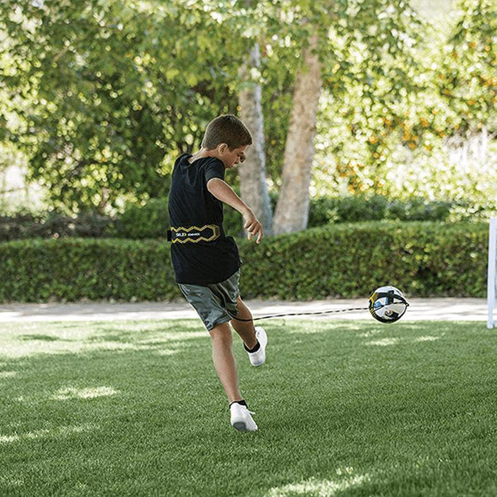 Fotbollsträningsband för solo träning, elastiskt upp till 12m, förbättrar bollkontroll och precision för alla spelarnivåer.