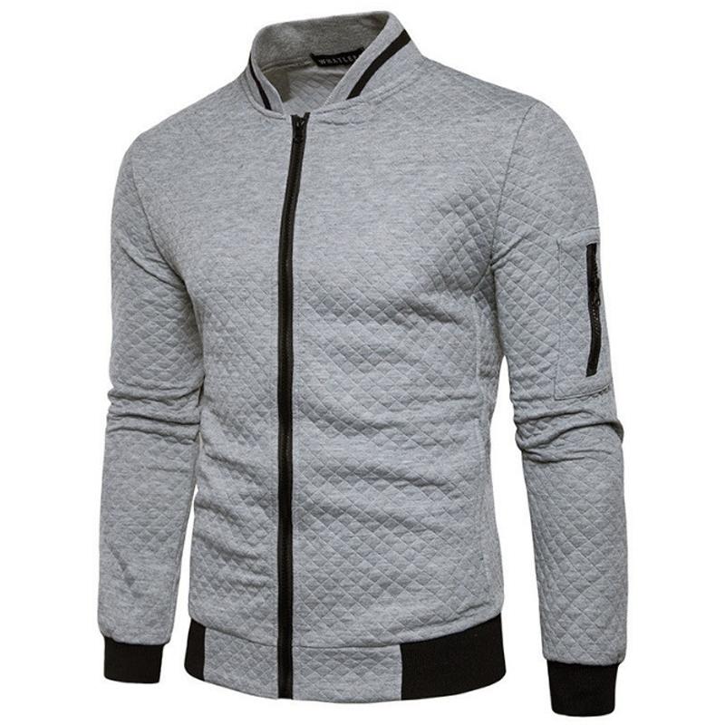 "Fritidsjacka för män med ståkrage, dragkedja och praktiska fickor i mjukt polyester, tidlös design i flera färger."