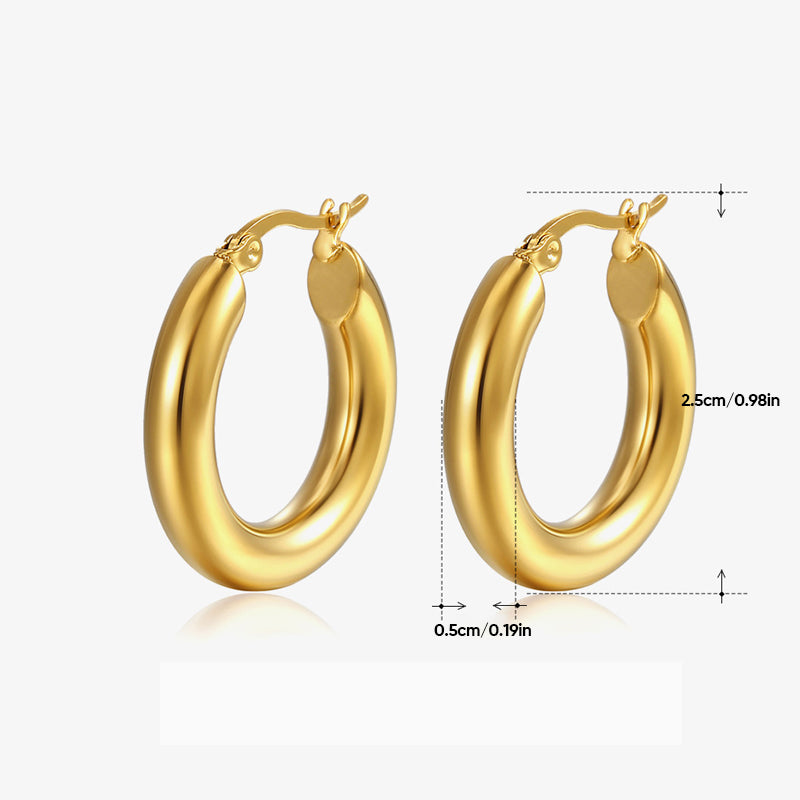 Guldfärgade ringörhängen i rostfritt stål, olika storlekar, elegant look för alla tillfällen och stilpreferenser.