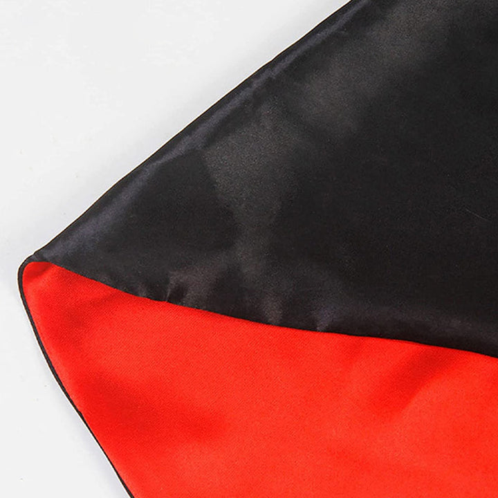 "Halloween Dracula husdjurskostym för katt och liten hund, svart och röd mantel, justerbar krage, dramatiskt stiligt."