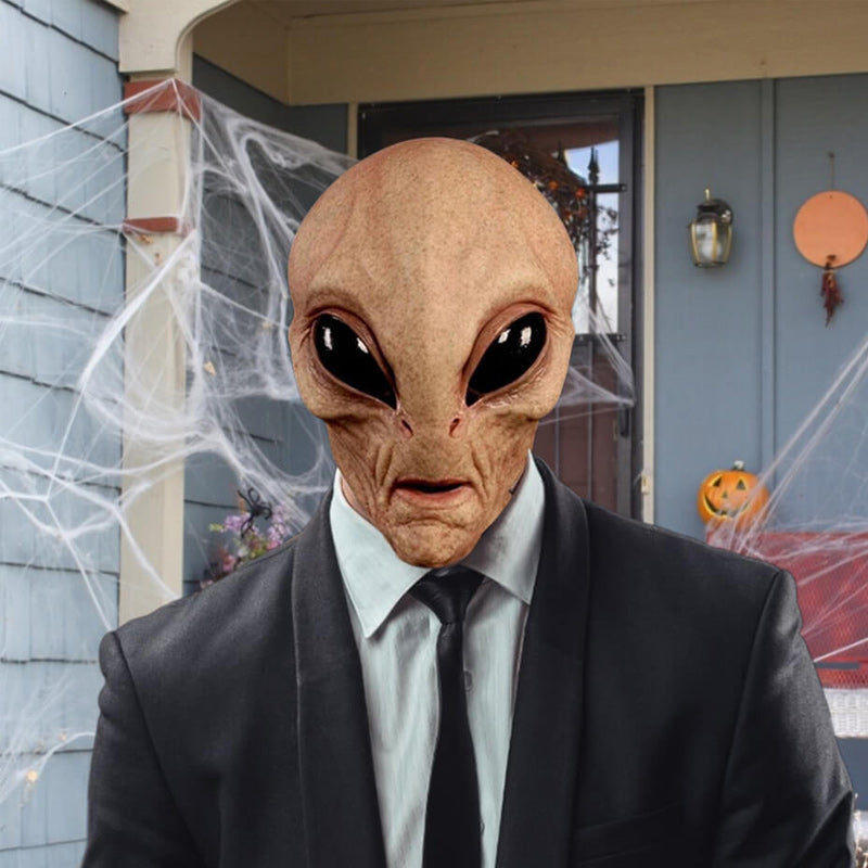 "Handmålat främmande ansiktsskydd för Halloween, detaljerat realistiskt utseende, skrämmande mask för kostymer."