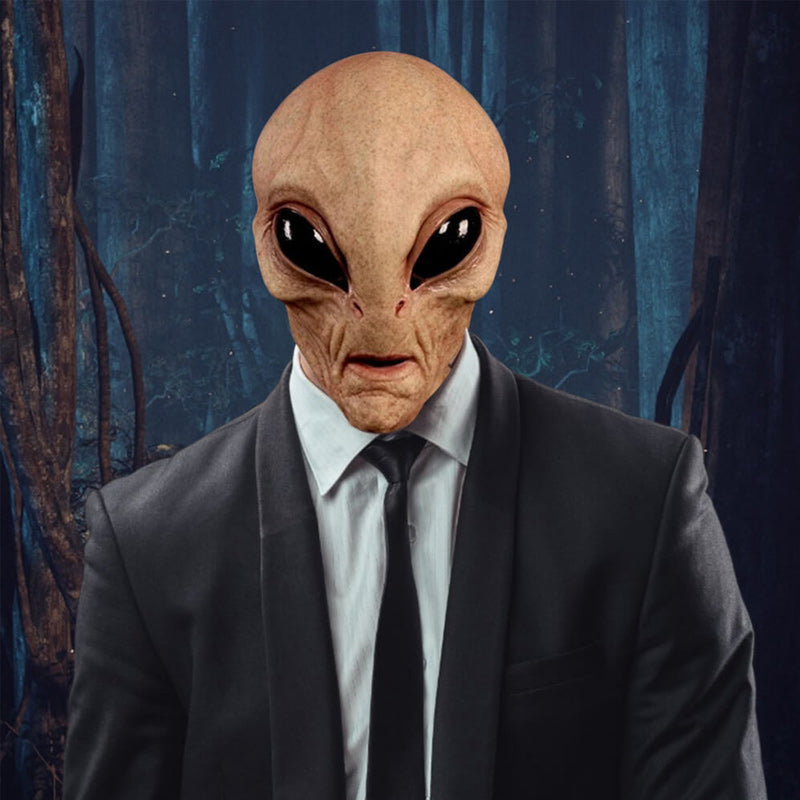 "Handmålat främmande ansiktsskydd för Halloween, detaljerat realistiskt utseende, skrämmande mask för kostymer."