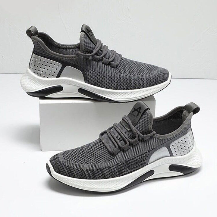 "Herr lättviktsneakers i färgglatt mönster, andningsbart meshtyg och minnesskum-innersula för komfort och stil."