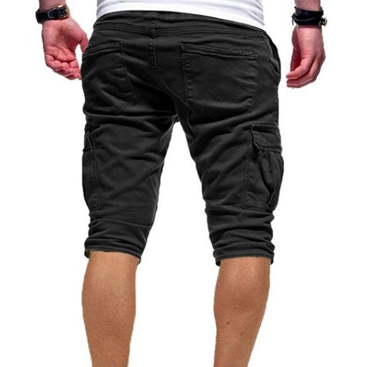 "Herr shorts med multifickdesign i bomull, justerbar snörning i midjan, tillgängliga i flera färger för sommardagar."