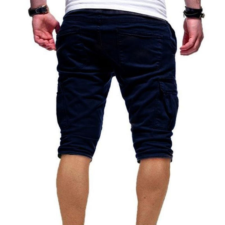 "Herr shorts med multifickdesign i bomull, justerbar snörning i midjan, tillgängliga i flera färger för sommardagar."