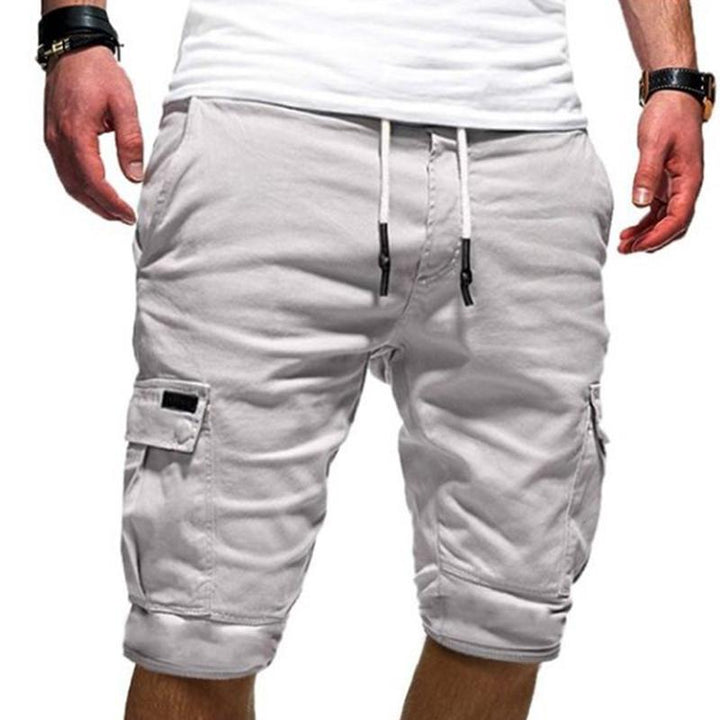"Herr shorts med multifickdesign i bomull, justerbar snörning i midjan, tillgängliga i flera färger för sommardagar."