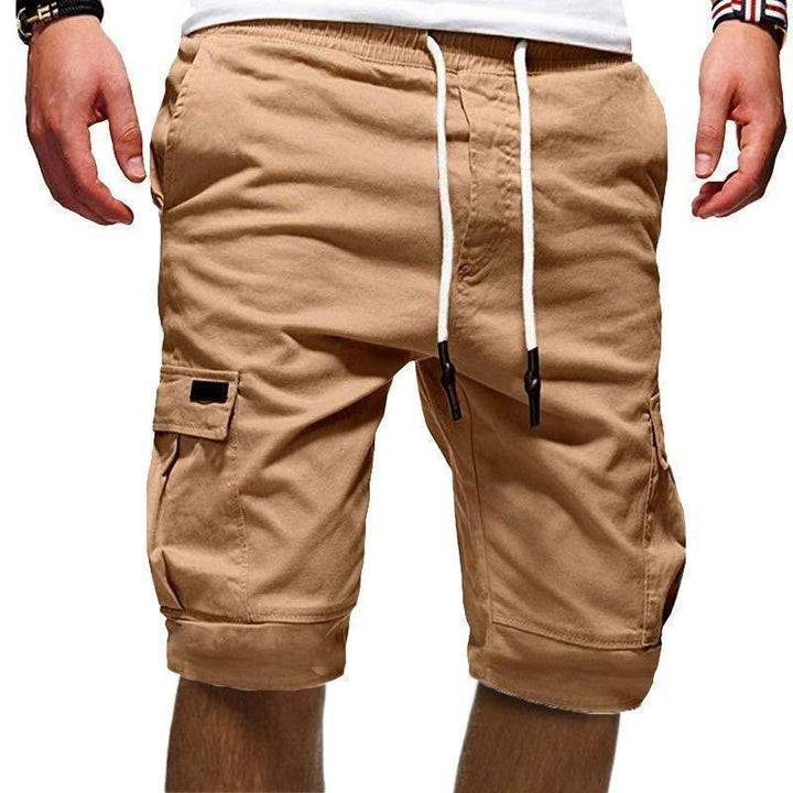 "Herr shorts med multifickdesign i bomull, justerbar snörning i midjan, tillgängliga i flera färger för sommardagar."