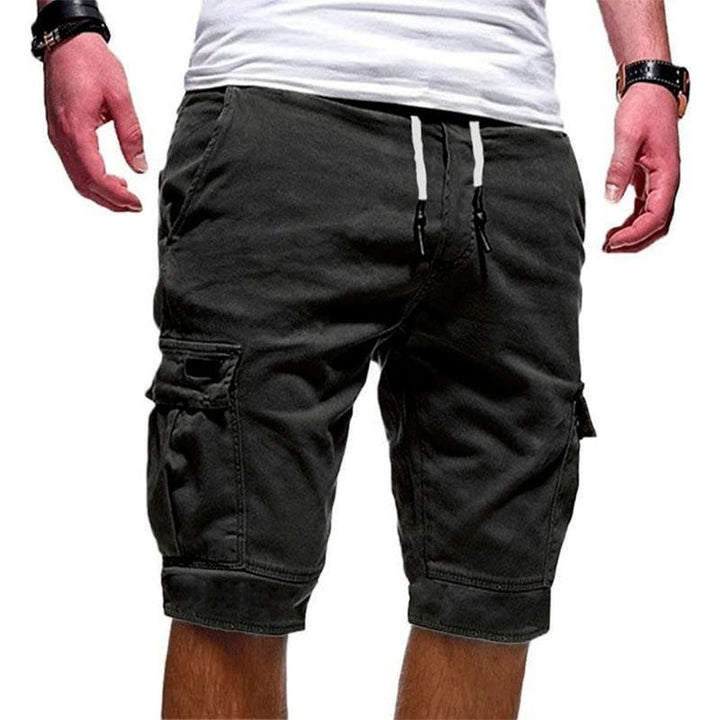 "Herr shorts med multifickdesign i bomull, justerbar snörning i midjan, tillgängliga i flera färger för sommardagar."
