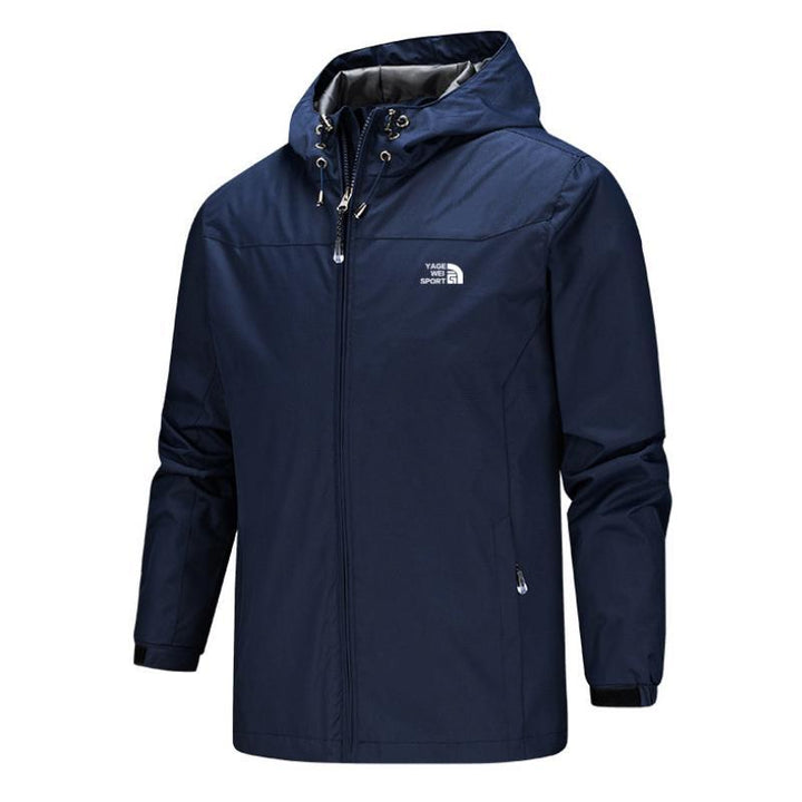 "Herr vattentät vinterjacka med avtagbar huva, svart färg, elegant passform, perfekt för kalla och regniga äventyr."