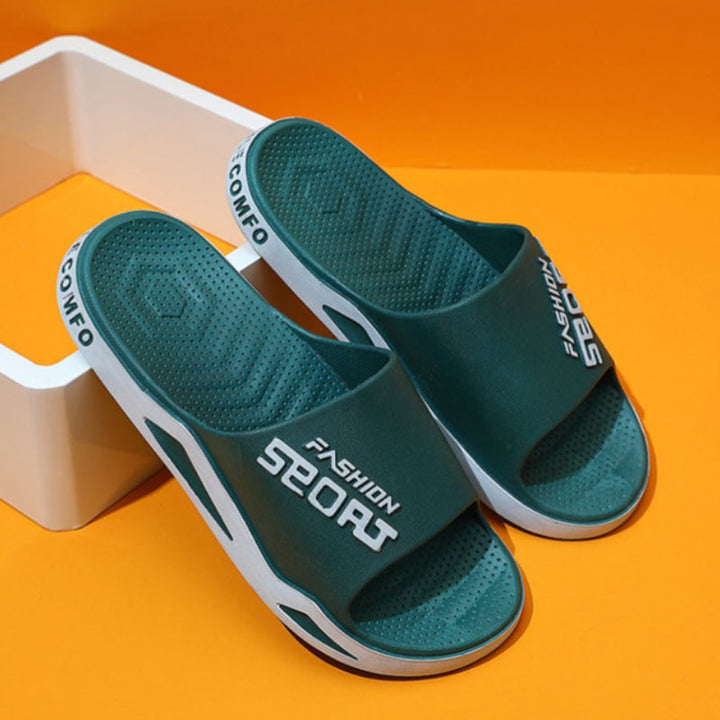 "Herrar sportiga sandaler i PVC med halkfritt grepp, svart och blå design, perfekta för sommar och strandutflykter."