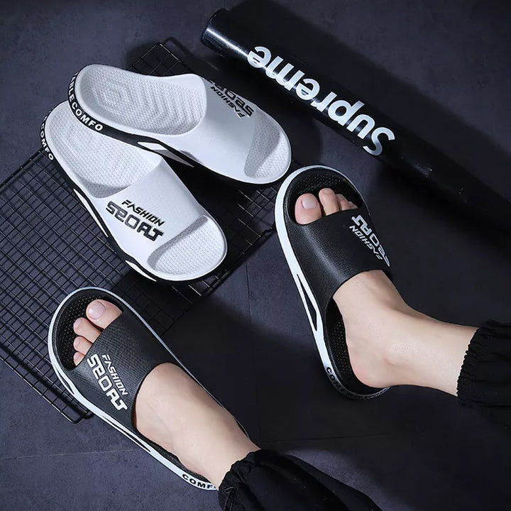 "Herrar sportiga sandaler i PVC med halkfritt grepp, svart och blå design, perfekta för sommar och strandutflykter."
