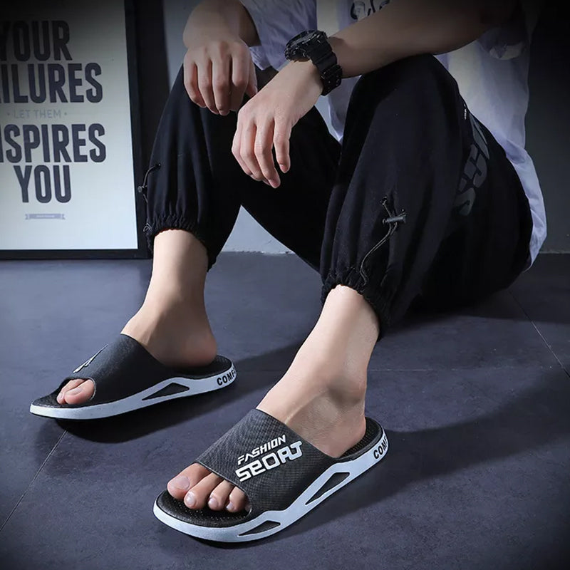 "Herrar sportiga sandaler i PVC med halkfritt grepp, svart och blå design, perfekta för sommar och strandutflykter."