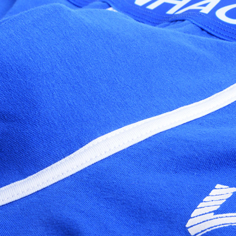 "Herrboxershorts i mittmidja, elastisk passform, mjuk bomullsblandning. Finns i färger: blå, vit, röd, svart, orange."