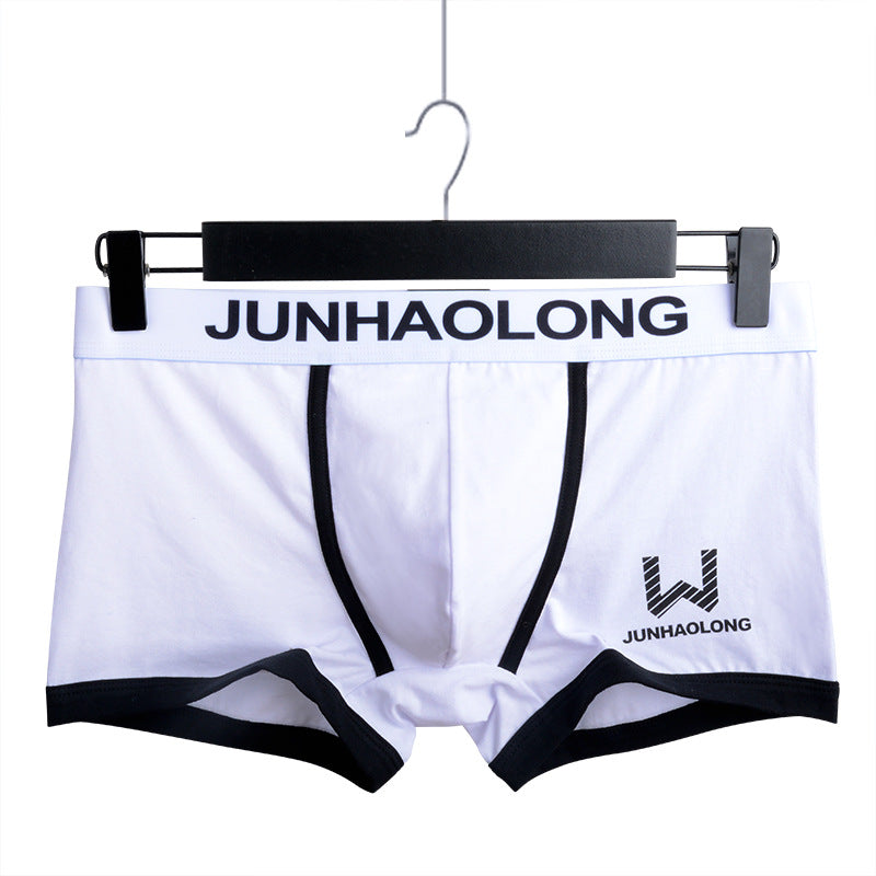 "Herrboxershorts i mittmidja, elastisk passform, mjuk bomullsblandning. Finns i färger: blå, vit, röd, svart, orange."