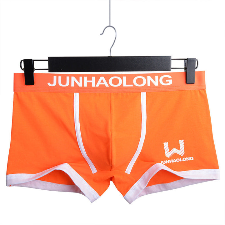 "Herrboxershorts i mittmidja, elastisk passform, mjuk bomullsblandning. Finns i färger: blå, vit, röd, svart, orange."