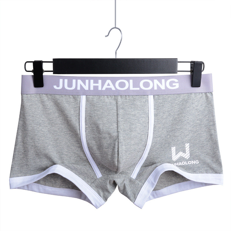 "Herrboxershorts i mittmidja, elastisk passform, mjuk bomullsblandning. Finns i färger: blå, vit, röd, svart, orange."