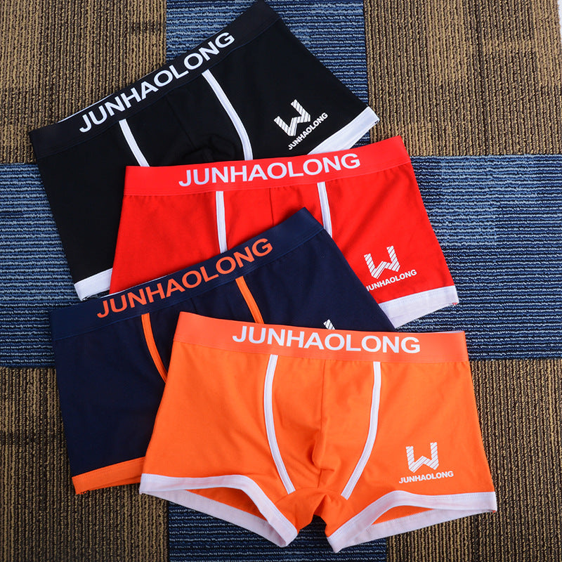 "Herrboxershorts i mittmidja, elastisk passform, mjuk bomullsblandning. Finns i färger: blå, vit, röd, svart, orange."