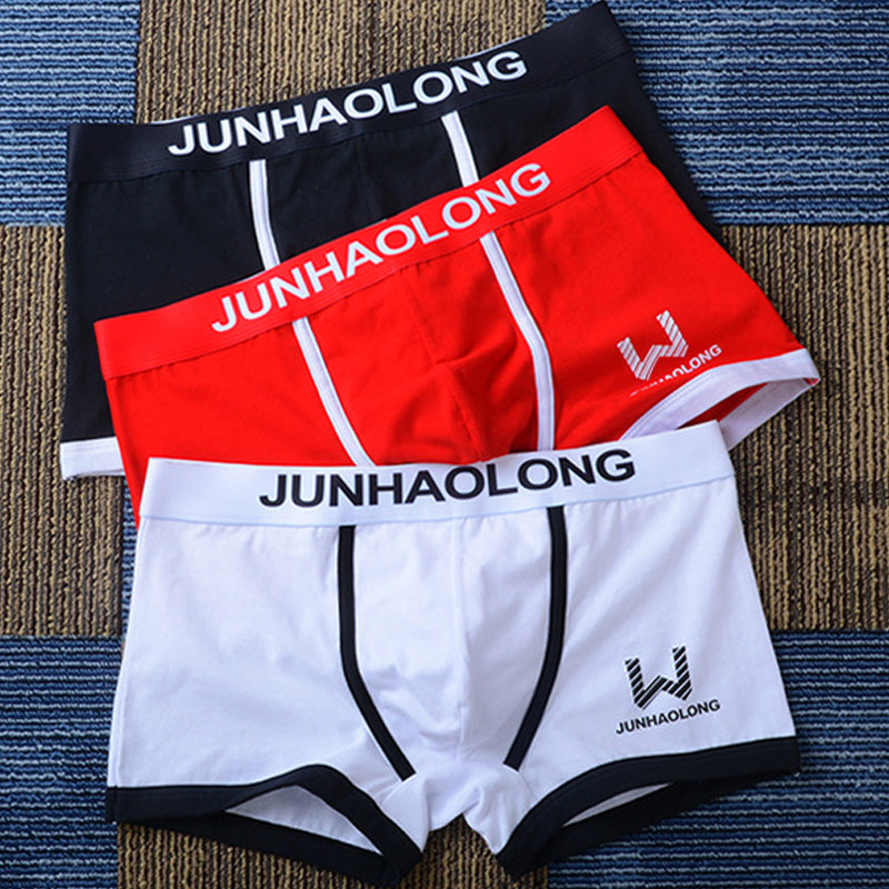 "Herrboxershorts i mittmidja, elastisk passform, mjuk bomullsblandning. Finns i färger: blå, vit, röd, svart, orange."