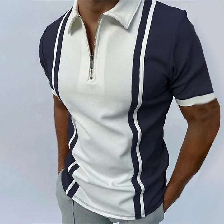 "Herrpiké i colorblock, smal passform, kortärmad, polyester, framifrån, modern stil för sommar, avslappnad look."