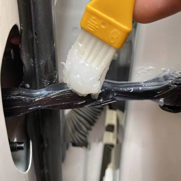 "Högpresterande litiumfett för bilar med grön färg i burk, förbättrar bilens prestanda och säkerställer jämn körning."