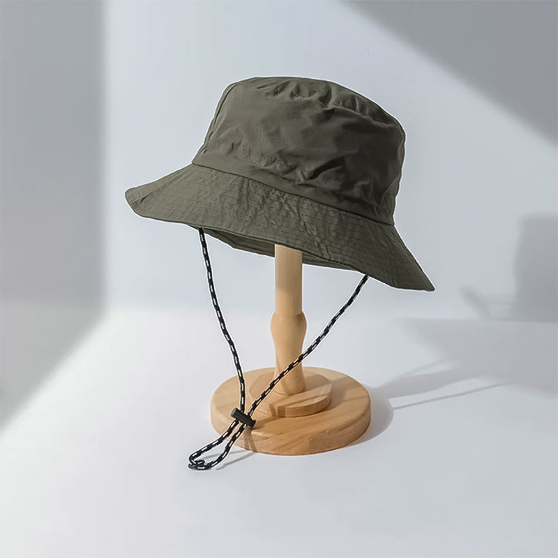 "Hopfällbar solhatt för damer med UV-skydd, bred brätte i vattentät polyester, trendig och enkel att bära."