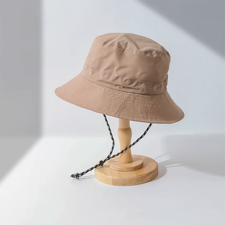 "Hopfällbar solhatt för damer med UV-skydd, bred brätte i vattentät polyester, trendig och enkel att bära."