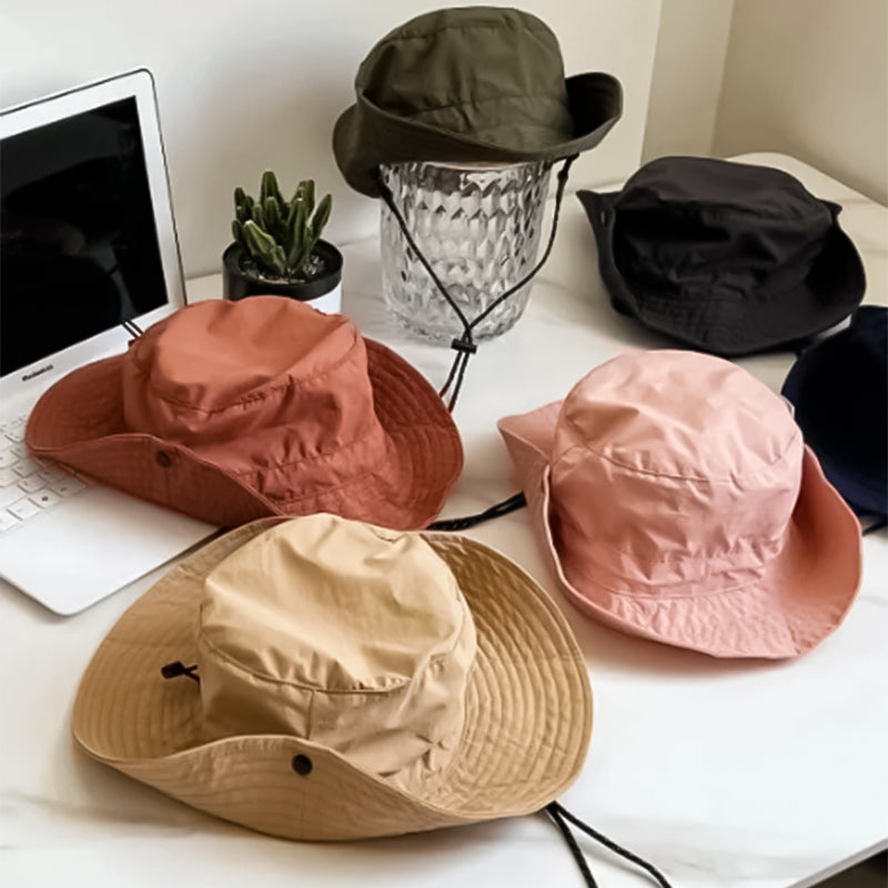 "Hopfällbar solhatt för damer med UV-skydd, bred brätte i vattentät polyester, trendig och enkel att bära."