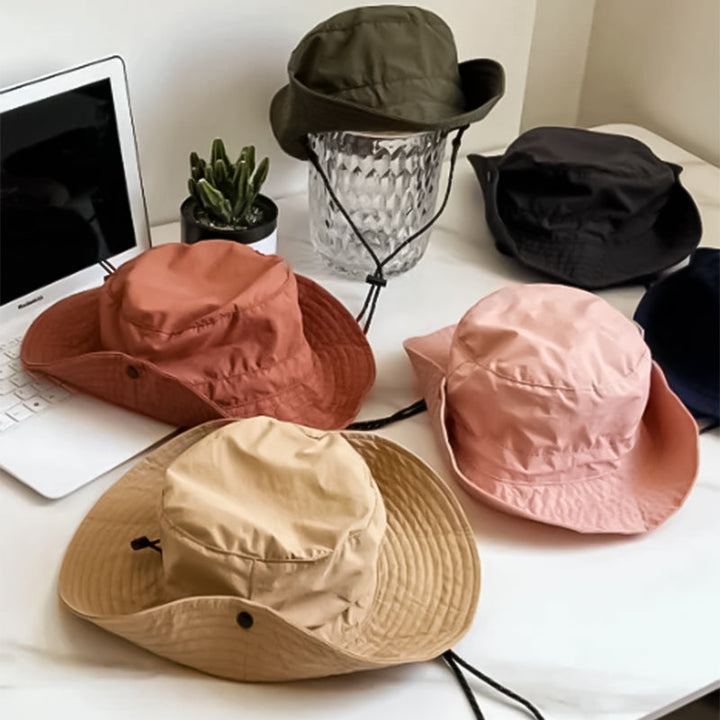 "Hopfällbar solhatt för damer med UV-skydd, bred brätte i vattentät polyester, trendig och enkel att bära."