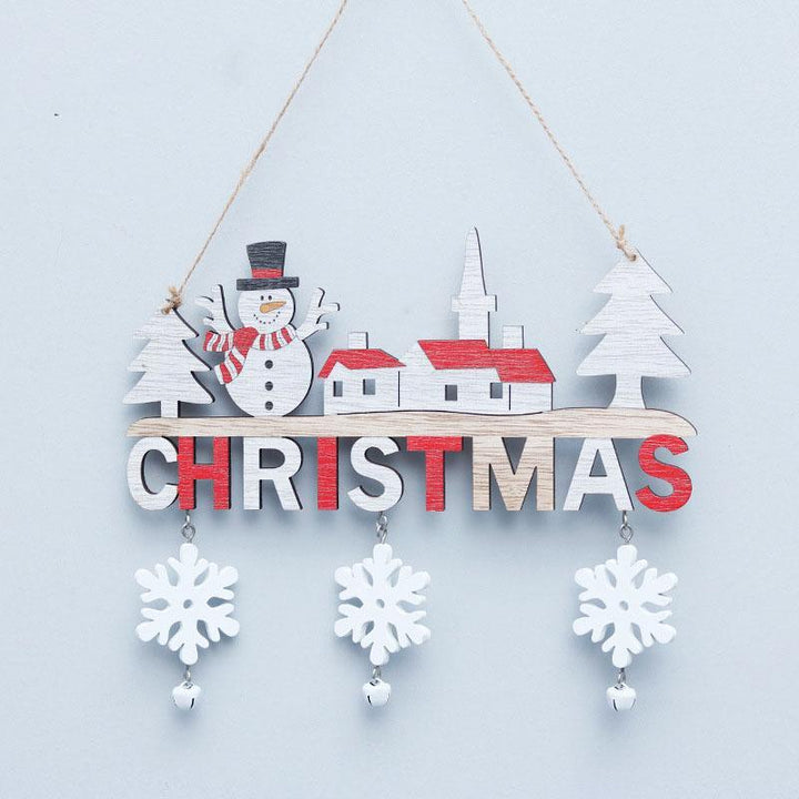 "Jul Välkommen Ornament av Trä - Festlig naturinspirerad dörrdekoration med tomtar och snöflingor, enkelt att hänga."