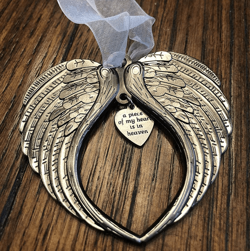 "Julängel Vingarklocka med antik design och nostalgi, elegant guld- och silverfinish, perfekt juldekor för granen."
