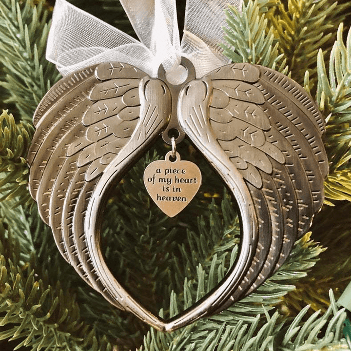 "Julängel Vingarklocka med antik design och nostalgi, elegant guld- och silverfinish, perfekt juldekor för granen."