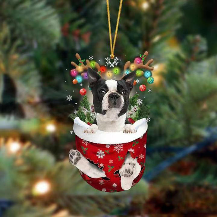 "Julgransdekoration: Söt hund i strumpa med modern stil, realistiska detaljer och minimalistisk design i högkvalitativ akryl.