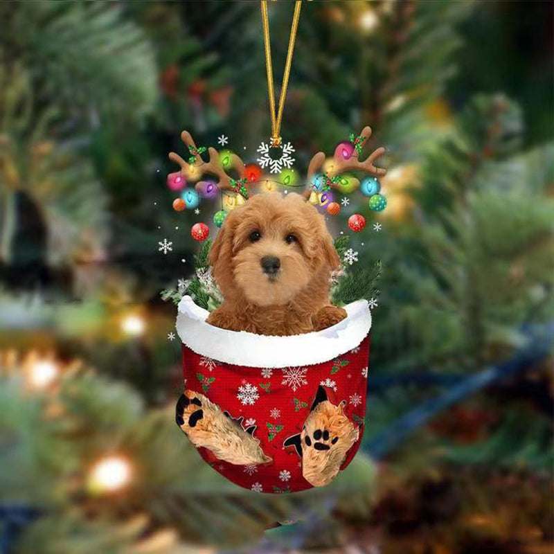 "Julgransdekoration: Söt hund i strumpa med modern stil, realistiska detaljer och minimalistisk design i högkvalitativ akryl.