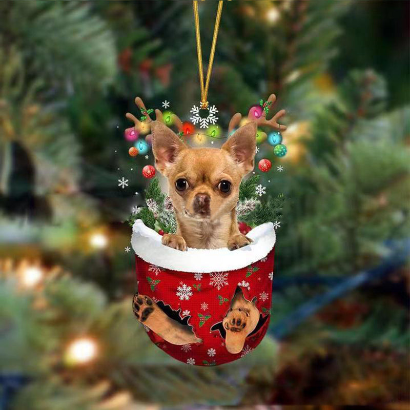 "Julgransdekoration: Söt hund i strumpa med modern stil, realistiska detaljer och minimalistisk design i högkvalitativ akryl.