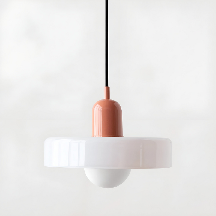 Justerbar glaslampa, taklampa, elegant design. Mjukt ljus, modern inredning.