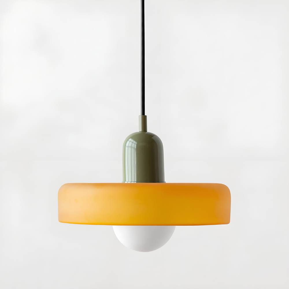 Justerbar glaslampa, taklampa, elegant design. Mjukt ljus, modern inredning.