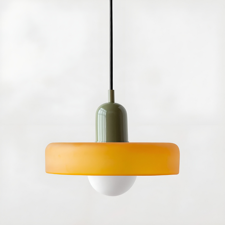 Justerbar glaslampa, taklampa, elegant design. Mjukt ljus, modern inredning.