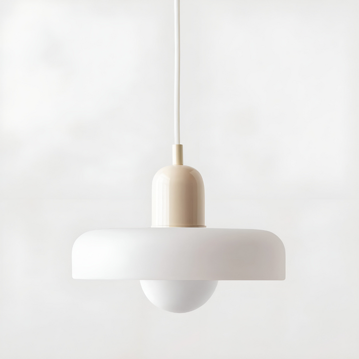 Justerbar glaslampa, taklampa, elegant design. Mjukt ljus, modern inredning.