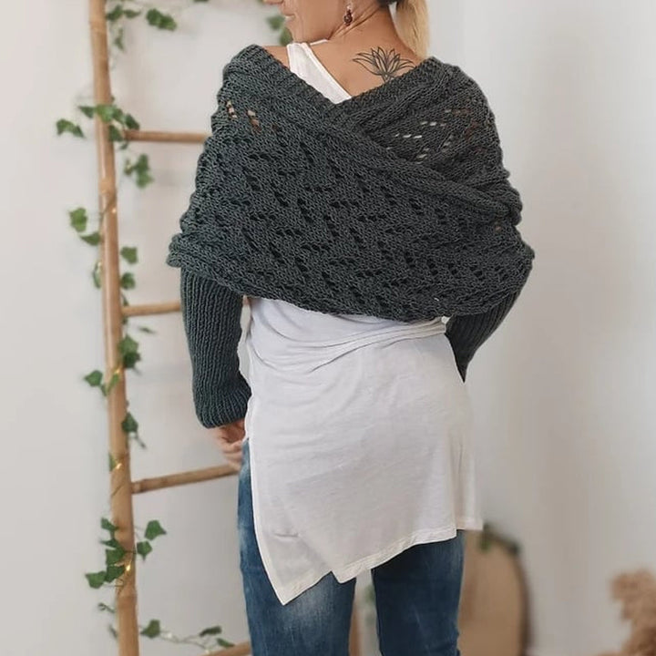 "Kabelstickad omlott i mjuk kashmirimitation för kvinnor, ljusgrå, boho stil, året runt komfort och elegans."